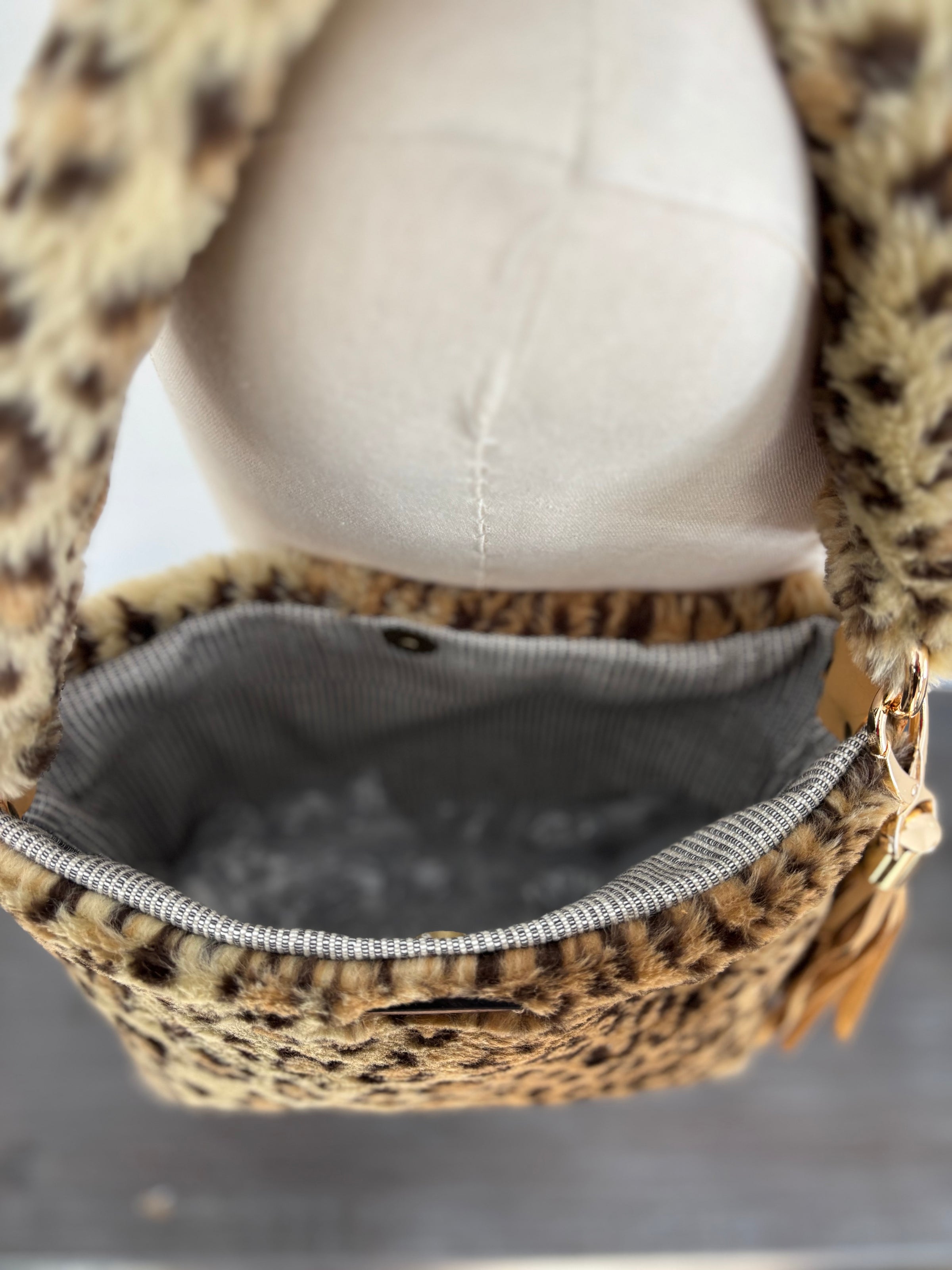 LooLoo Bags Cheetah Print small tassle