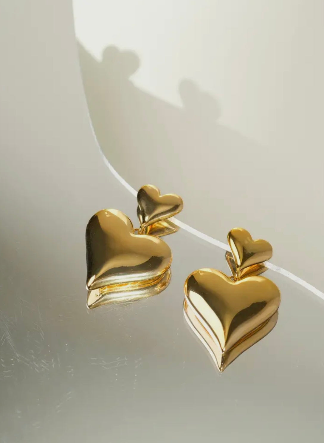 Flanerie Delphi 18 k heart earring