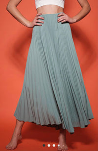 Ces Femme Solid Pleated Woven Maxi Skirt