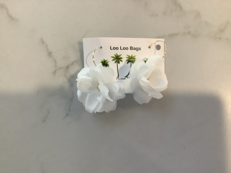 LooLoo white flower earrings